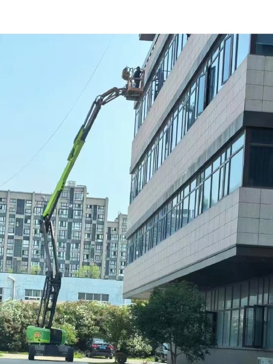 高效安全，靈活便捷——上海昭晨機(jī)械設(shè)備租賃在嘉定區(qū)的16米曲臂車租賃與弱電安裝服務(wù)解析
